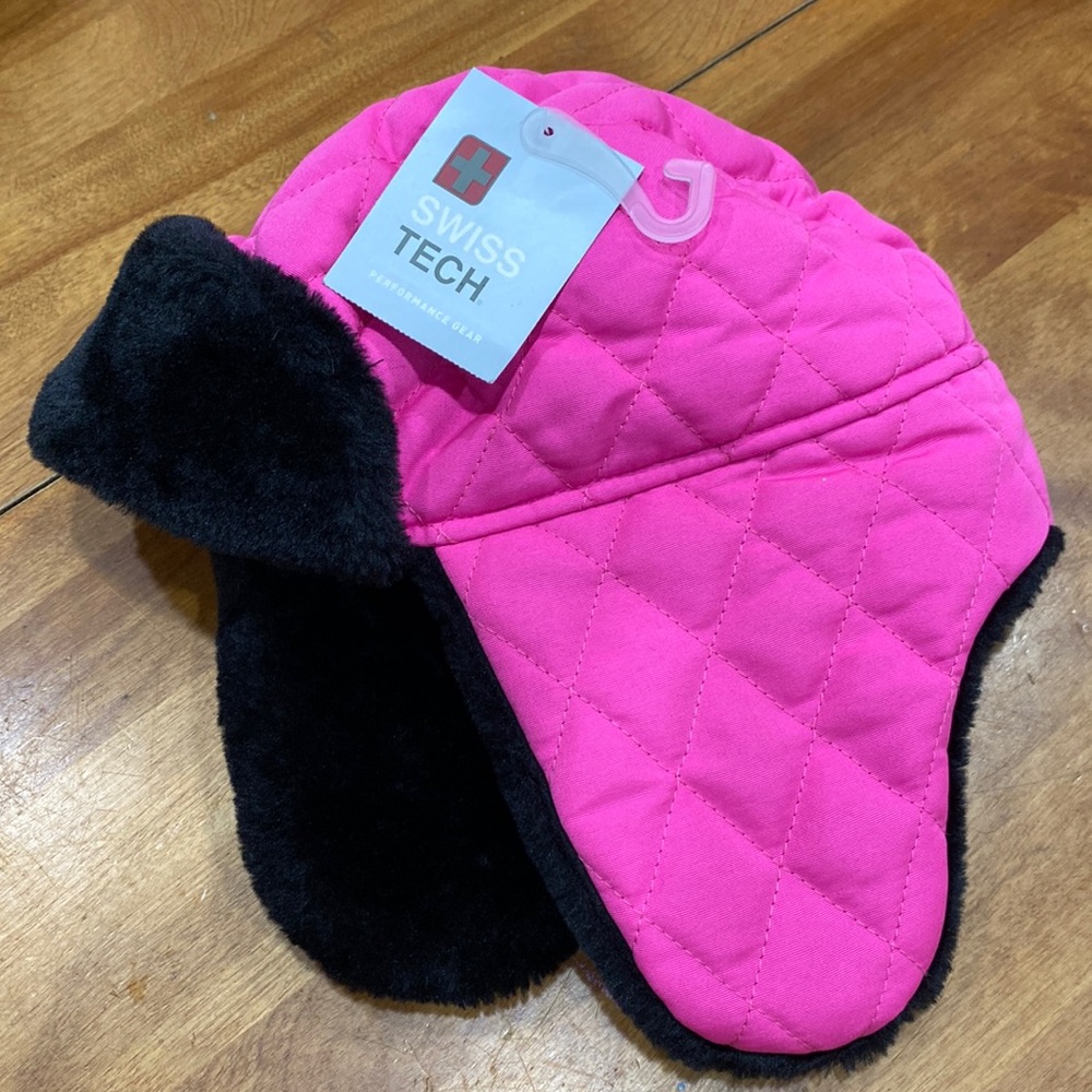 Girl’s winter hat.